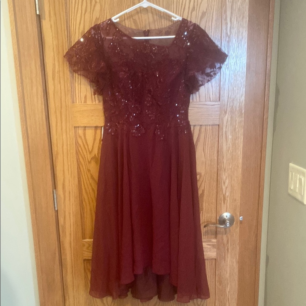 JJ’s House Cabernet Burgundy Lace and Sequence Dress Size 8 NWT
